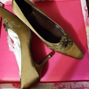 Important Vogue Brown Satin Pumps